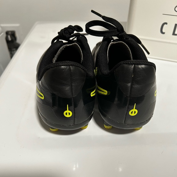 Nike Soccer Cleats Size 3Y - Picture 2 of 4